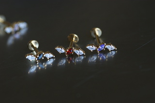 labret 1.2x6 Acier Dore - zircon sertis - autre vue